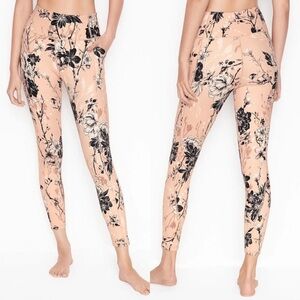 VICTORIA'S SECRET | Incredible Essential Leggings.